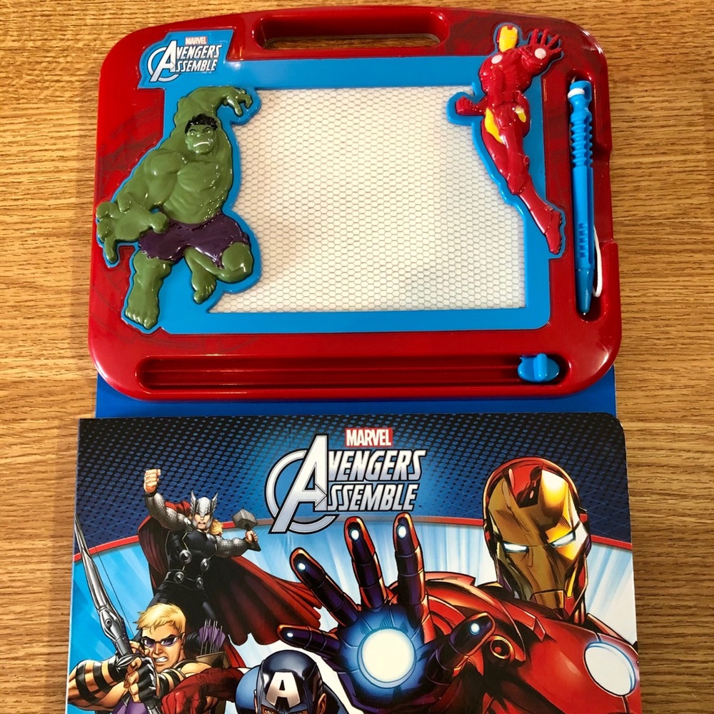 Marvel Avengers Assemble Kids Drawing magnetic kit
